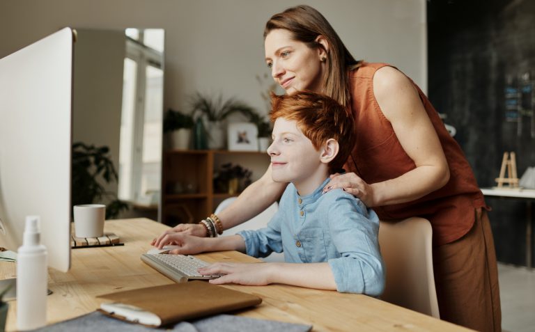 A matrícula on-line é uma facilidade para alunos e escolas. – Foto: Julia M Cameron